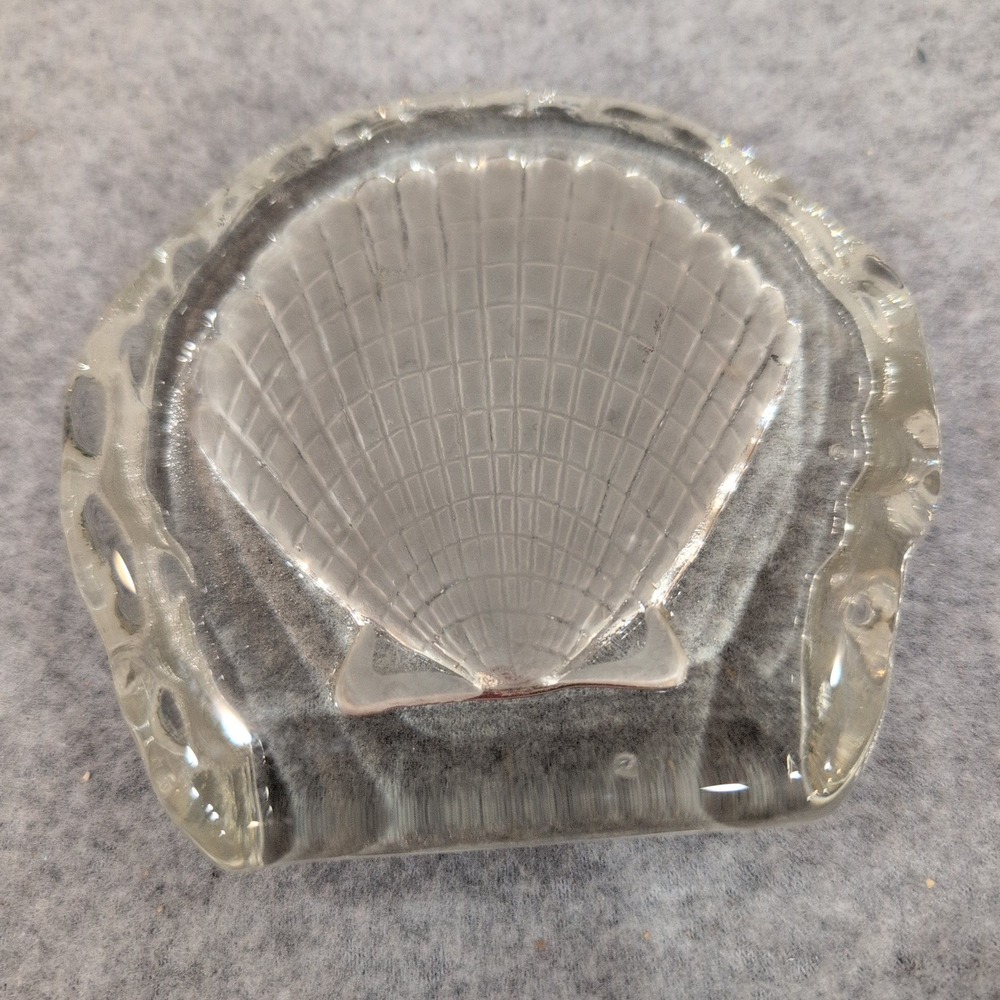 Vintage Clear Frosted Glass Scallop Sea Shell Paperweight Coastal Decor - Picture 5 of 5